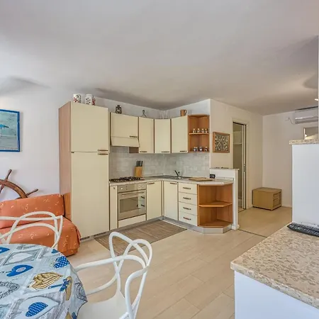 Astra 1 Harbour View - Happy Apartment *